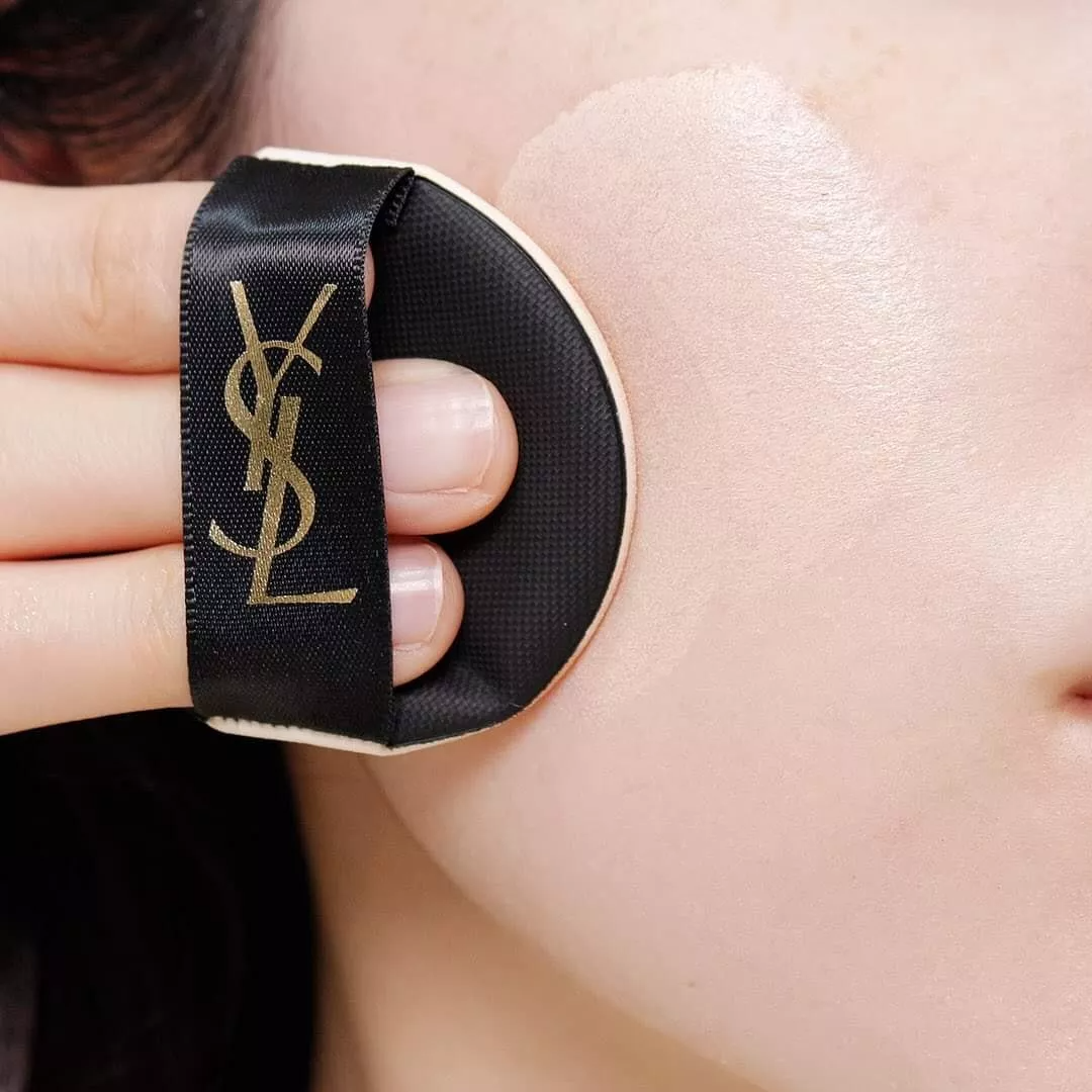 phan-nuoc-ysl-le-cushion-encre-de-peau-luminous-matte-cushion-foundation-9